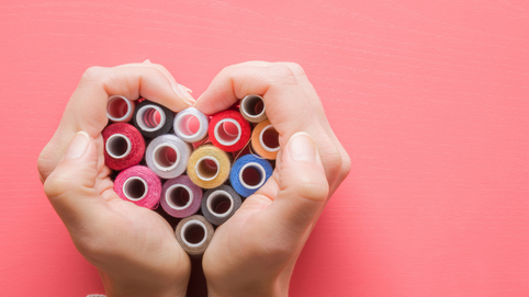 Immagine di copertina: Quali fili è meglio usare per cucire a macchina