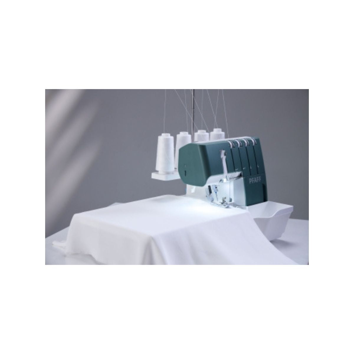 Taglia e Cuci Pfaff Admire 3000 con avolo estensibile