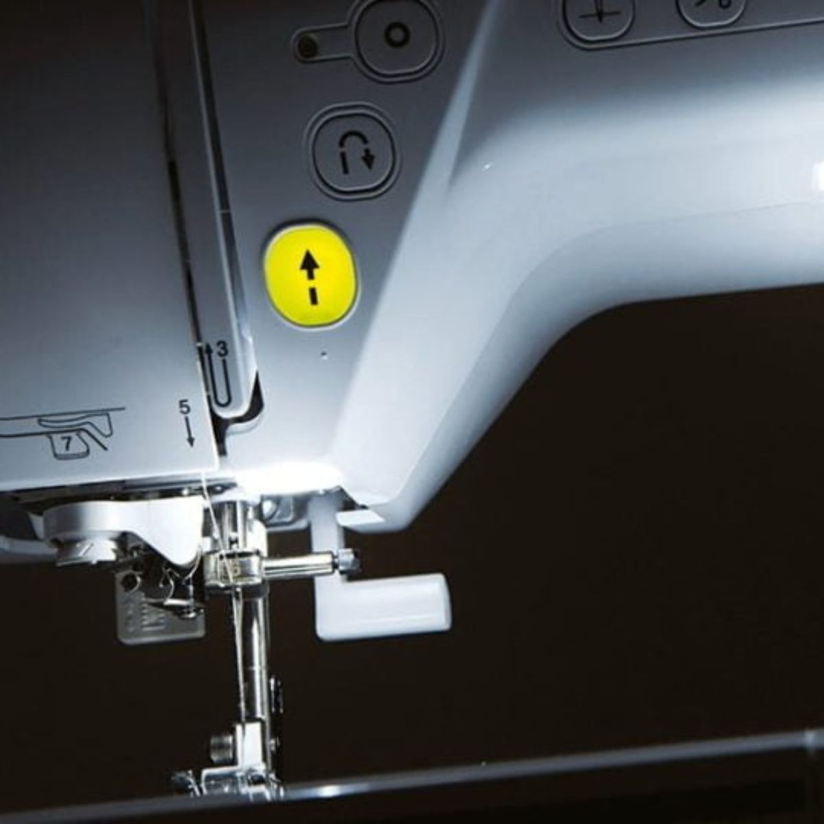Macchina da cucire Brother Inventio NV1850Q illuminazione led