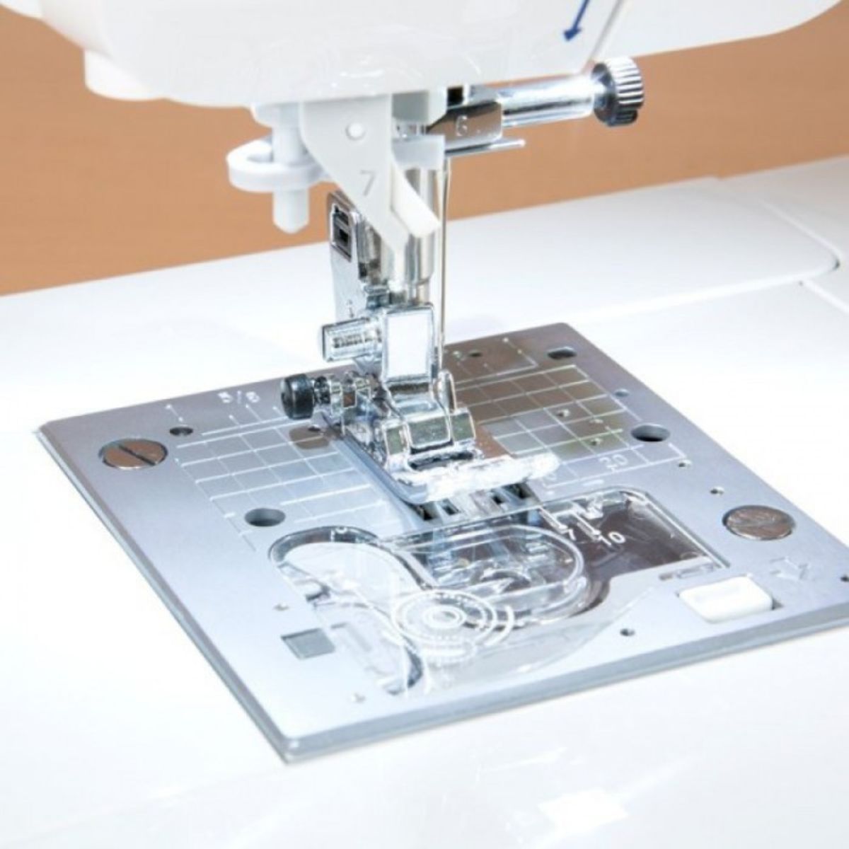 Juki HZL-DX3 Macchina da cucire Elettronica dettaglio placca ago