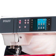 Macchina da cucire e ricamare Pfaff Creative 3.0 dettaglio display cucito