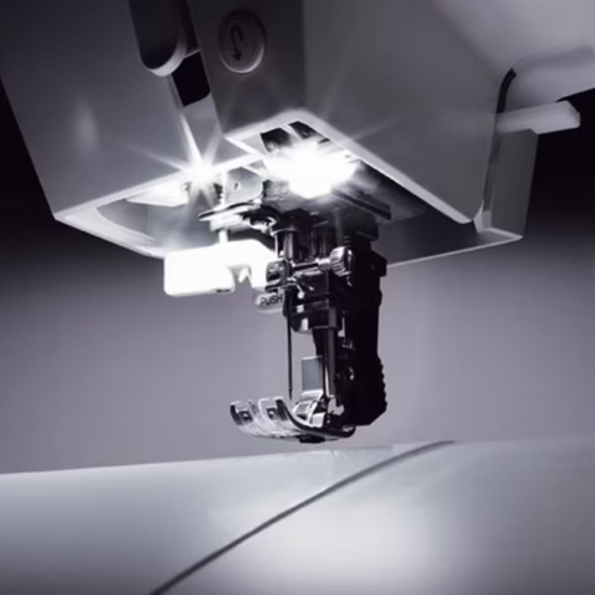 Macchina da cucire elettronica Pfaff Passport 2.0 luci led