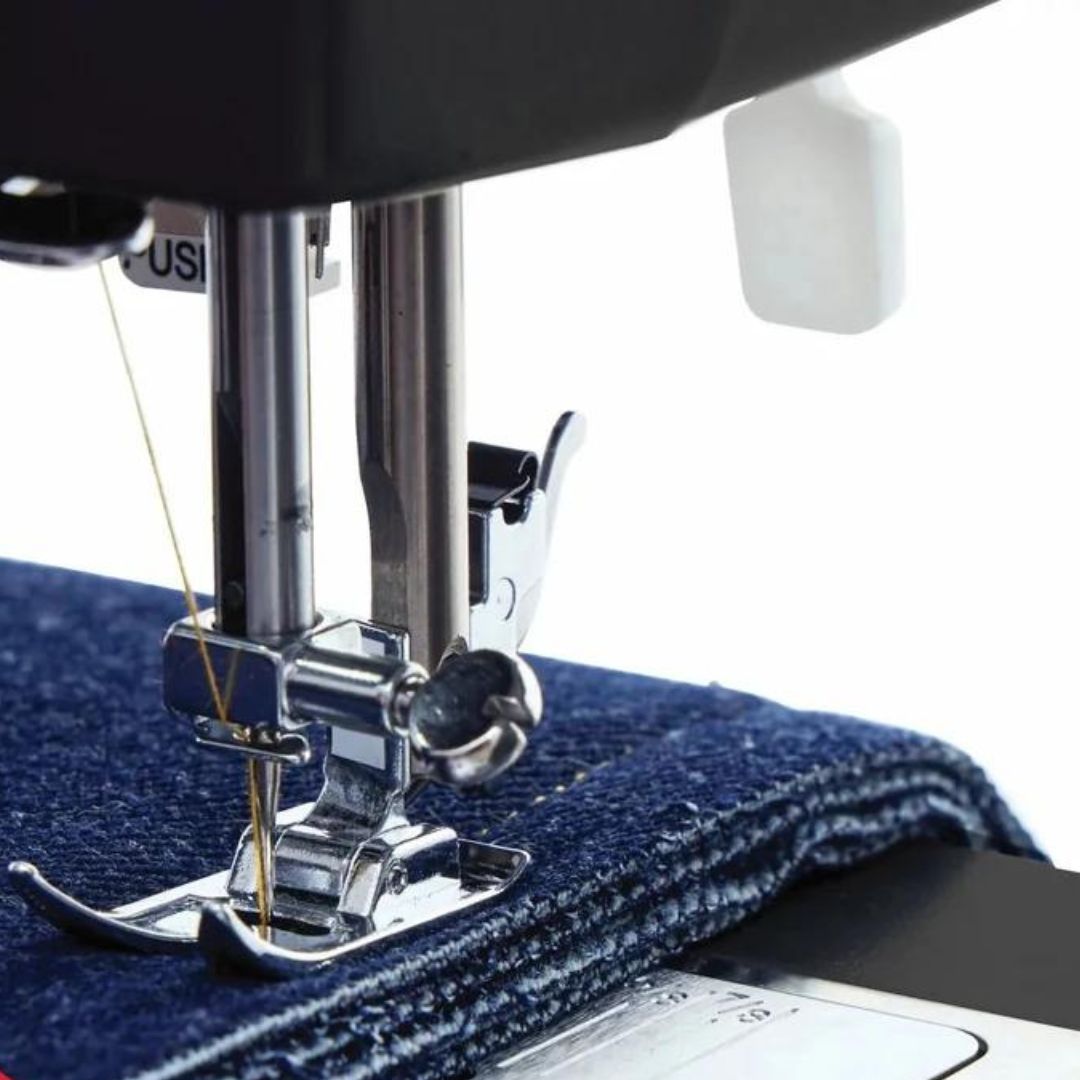 Macchina da cucire meccanica Singer 4432 Heavy duty black edition cucitura su jeans