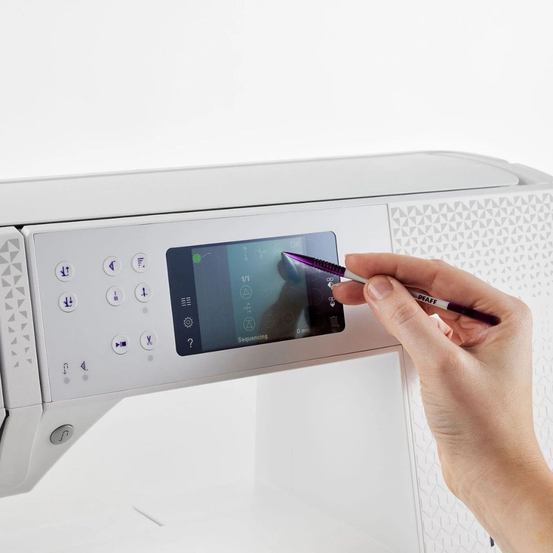 Macchina da cucire Pfaff Expression 710 special edition display a colori 