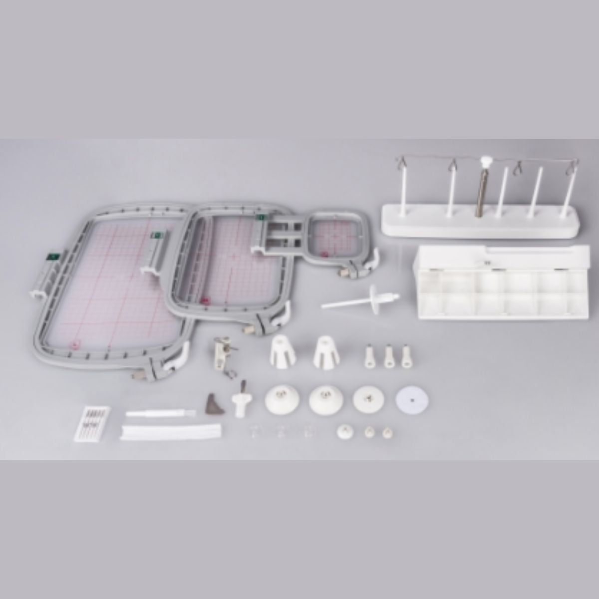 Necchi Creator C1200 Macchina per Ricamare con Tablet in Omaggio accessori in dotazione