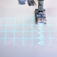 Pfaff icon 2 macchina per cucito e ricamo con intelligenza artificiale proiettore ricami