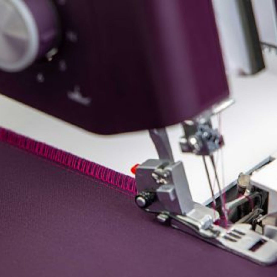 Pfaff Admire air 7000 Tagliacuci con Punto di copertura ed infilatura ad aria