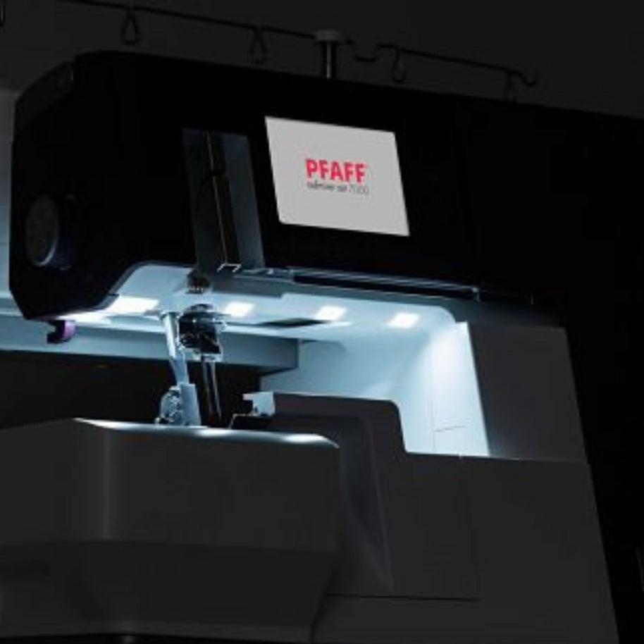 Pfaff Admire air 7000 Tagliacuci con Punto di copertura ed infilatura ad aria