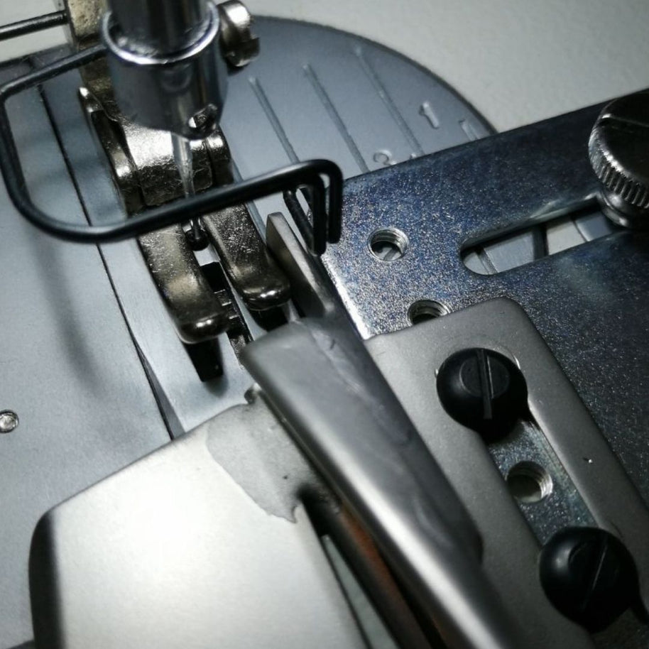 Piedino bordatore 32mm. per macchine industriali