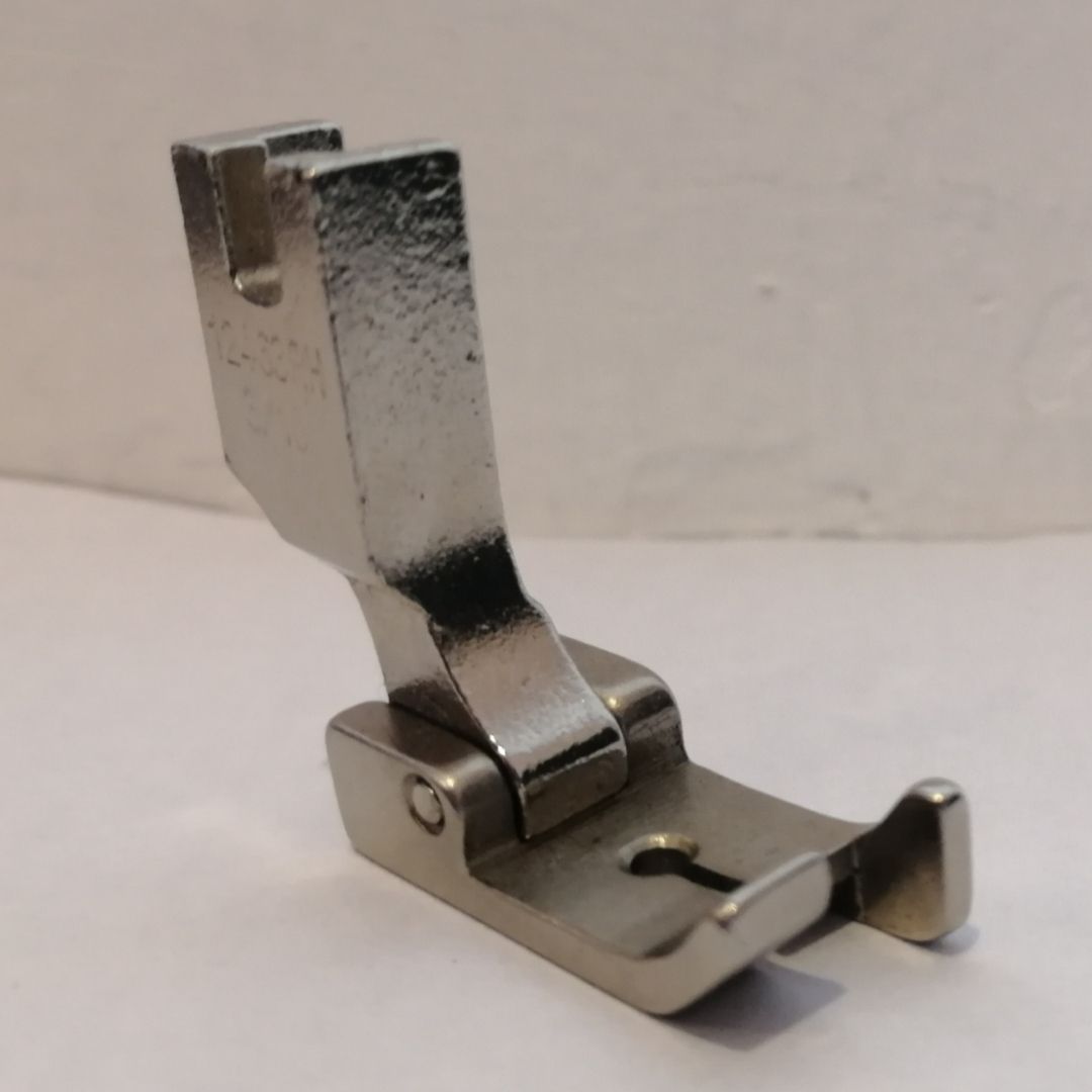 Piedino guida laterale destra fissa a 4,8 mm per macchina industriale